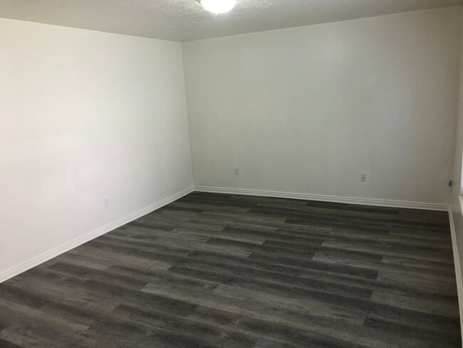 Building Photo - Cute Provo 3 bed 2.5 bath Townhome