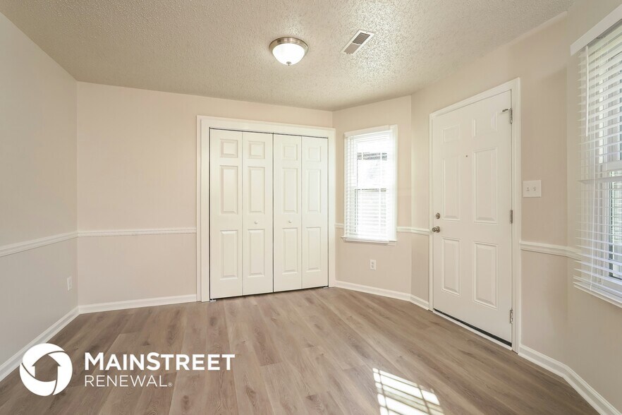 Building Photo - 6000 Southcrest Dr