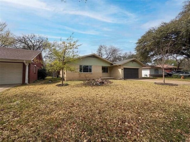 Building Photo - 509 Robinhood Dr