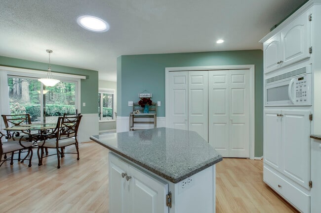 Building Photo - 260 Chuniloti Way