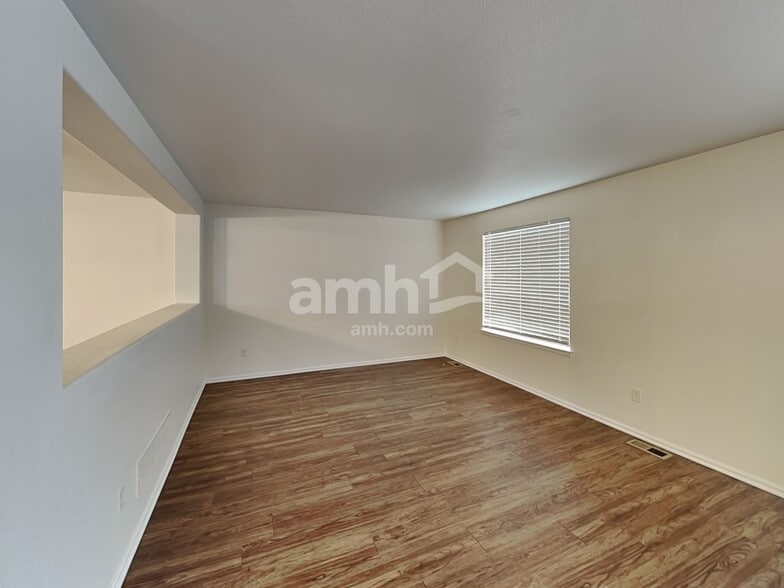 Building Photo - 5479 S Shawnee Way