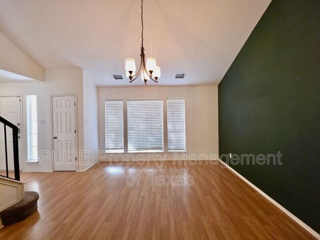 Building Photo - 1424 Roxanne's Run