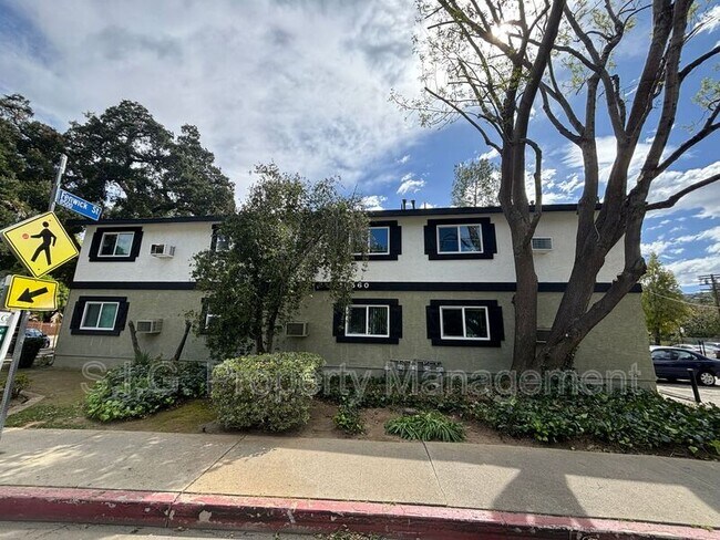 Building Photo - 10560 Sherman Grove