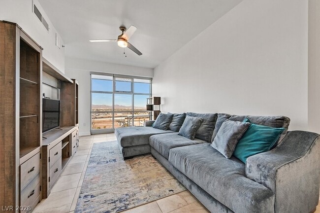 Building Photo - 150 S Las Vegas Blvd