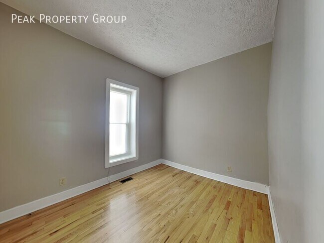 Building Photo - 1394 Indianola Ave