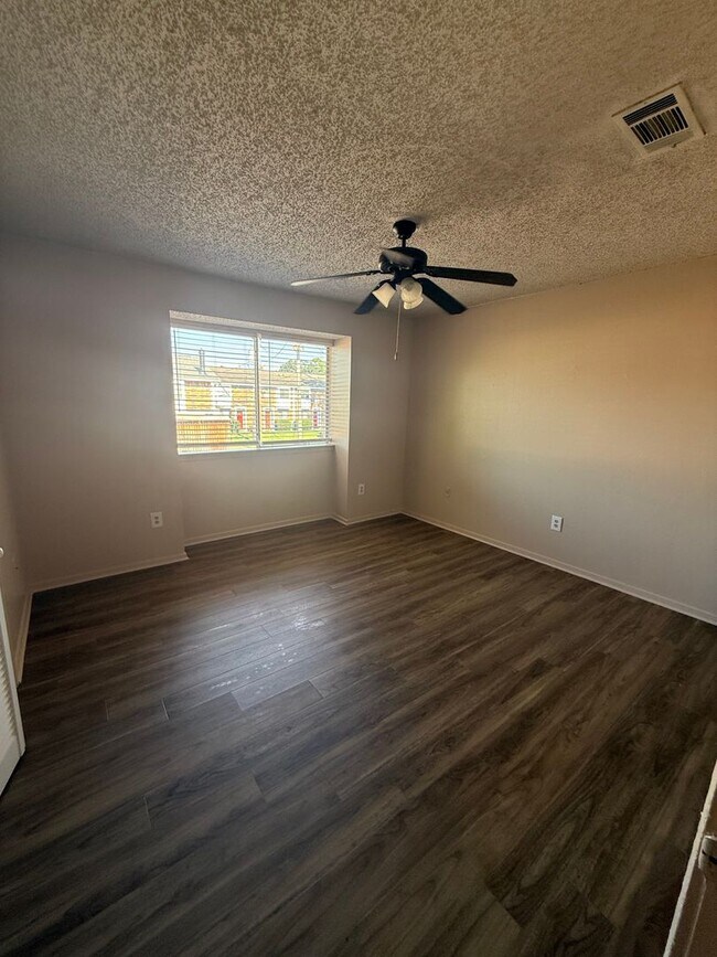 Building Photo - 8911-8915 GSRI Ave