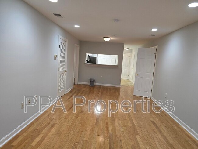 Building Photo - 929 Morreene Rd