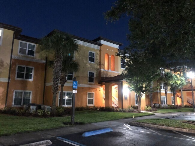 Building Photo - APARTMENT FOR RENT IN THE BEST AREA OF ORLANDO