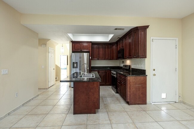 Building Photo - 3 bedrooms 2.5 bathrooms | Southwinds | Oxnard | Unfurnished