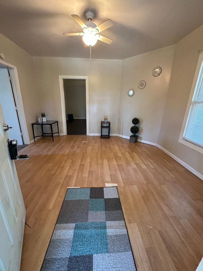Primary Photo - SPACIOUS 1 bed House! DEPOSIT-FREE Renting...