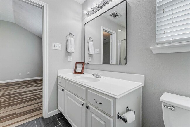 Building Photo - 18455 Sunrise Pines Dr