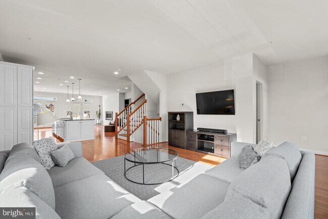 Building Photo - 9134 Kenway Ln