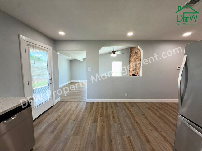 Building Photo - 8917 Vernon Dr