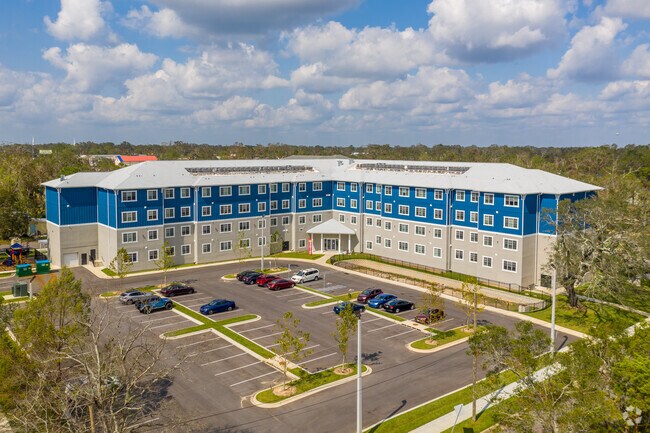 Building Photo - Vista 17 at Cervantes