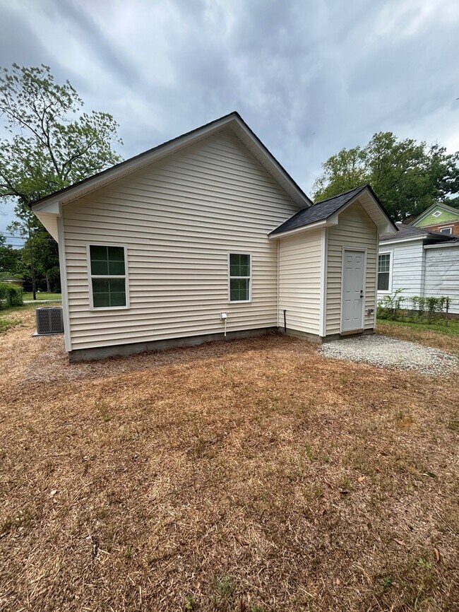 Building Photo - 104 N Slocumb St