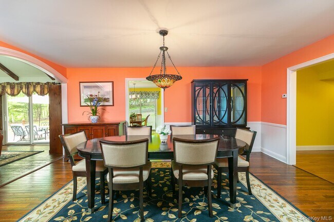 Building Photo - 451 River Rd