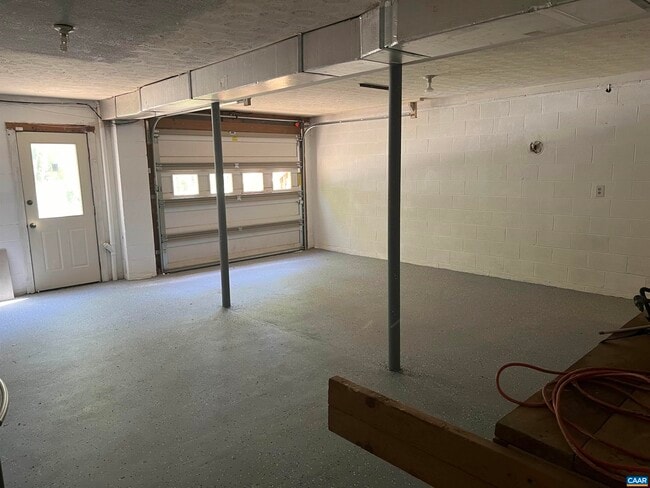 Building Photo - 14150 James River Rd