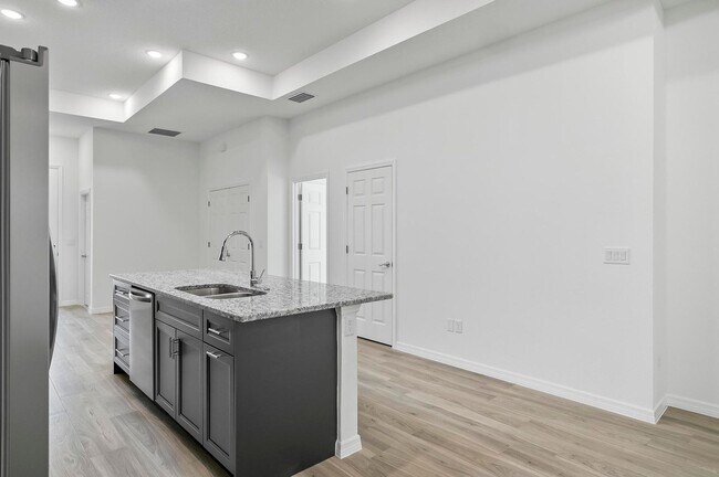 Building Photo - 31 Louvet Ln