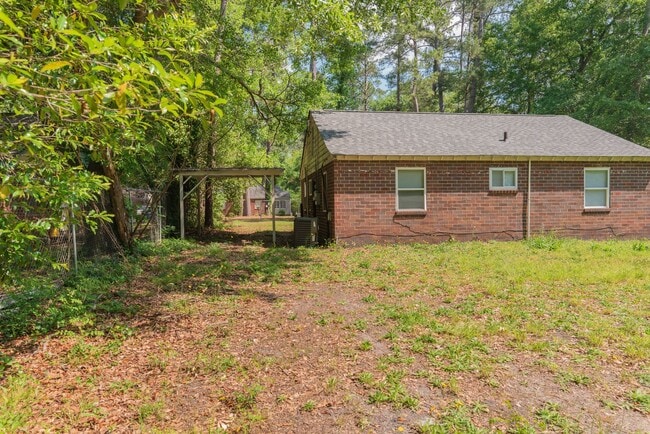 Building Photo - $950 - 3 bed/1 bath single-family home for rent, all electric! - Section 8 welcome!