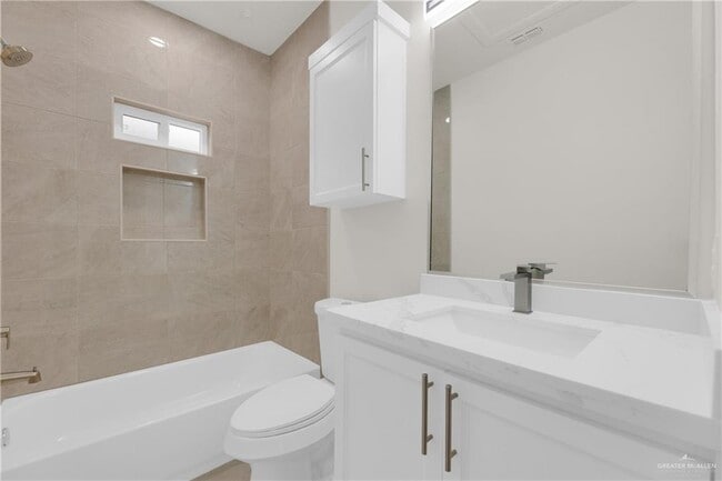 Building Photo - 19 E 24th St