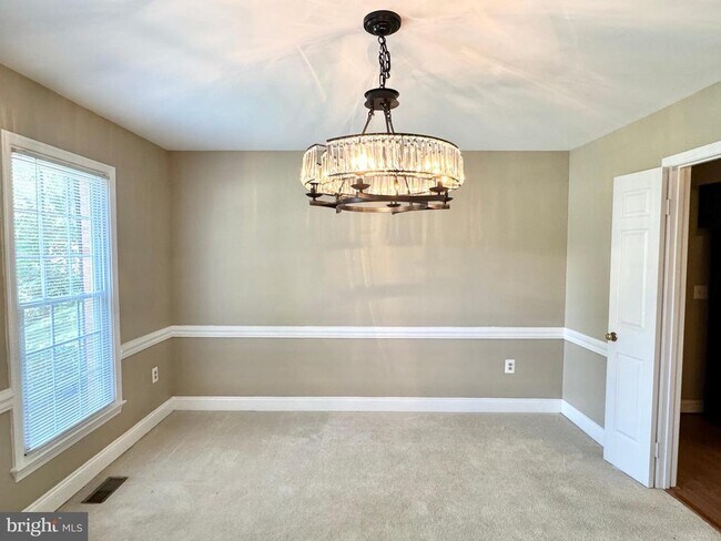 Building Photo - 15407 Skyline Dr