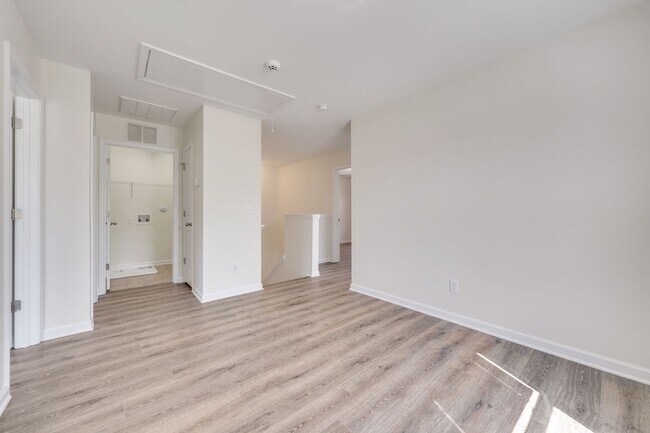 Building Photo - 11 Moss Grove Ln