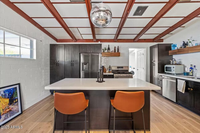 Building Photo - 334 W Glenrosa Ave