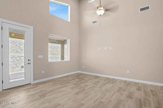 Building Photo - 1031 Vinton Ave