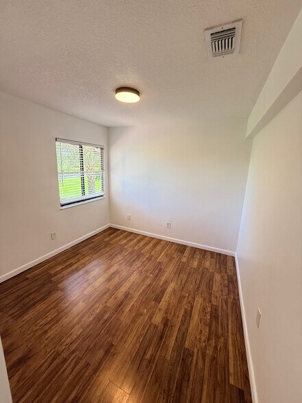 Building Photo - 9645 SW 148th Pl