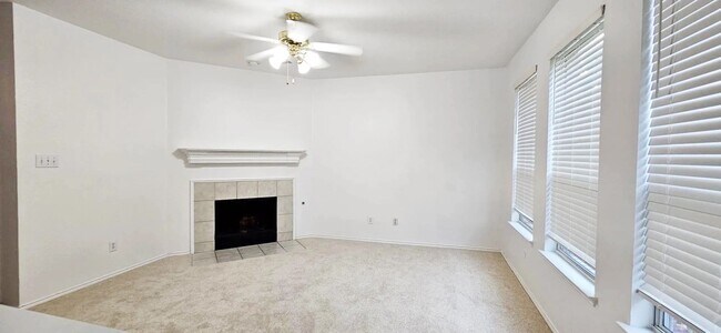 Building Photo - Amazing 4 b+2.5b Single family