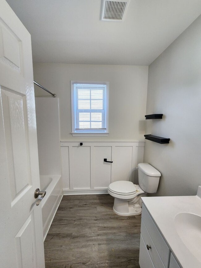 Building Photo - Great Location in the River Stone Community!