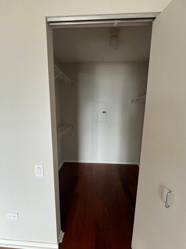 Building Photo - 400 N La Salle Dr