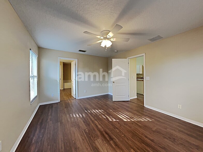 Building Photo - 660 Winding Lake Dr