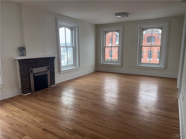 Building Photo - 109 Main St