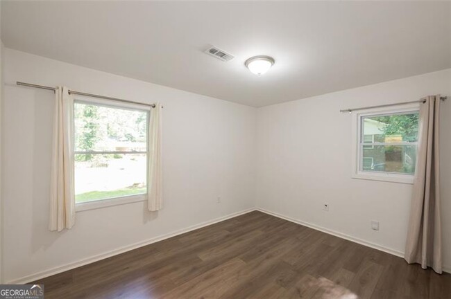 Building Photo - 83 Lucia Dr SE