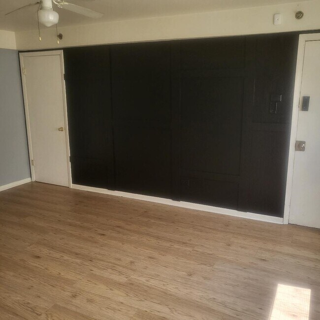 Building Photo - 14449 Van Buren St