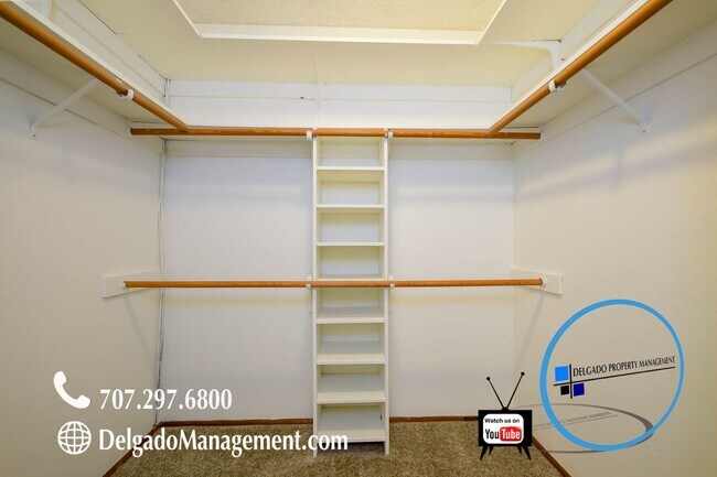 Building Photo - Benicia! 4BD/2.5BA! Available now!