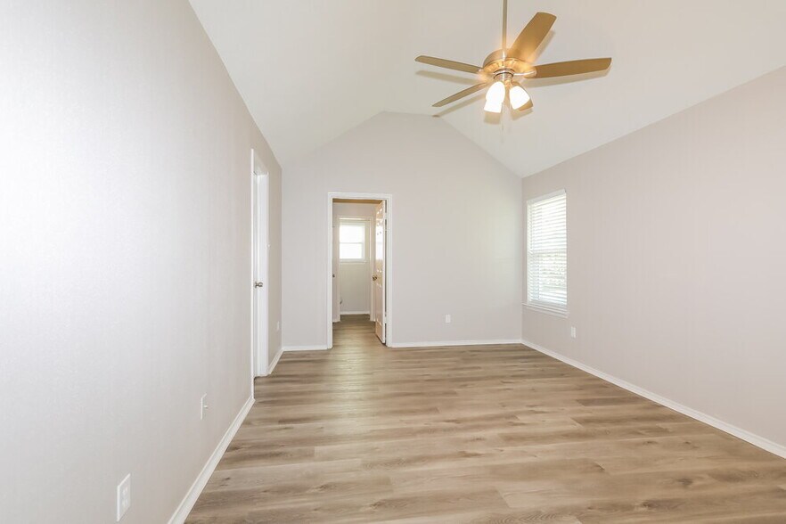 Building Photo - 17003 Spruce Run Dr