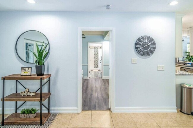 Building Photo - 2908 Stetson St