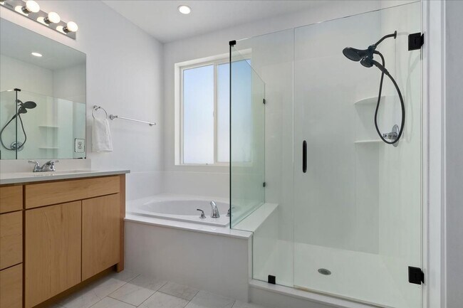 Building Photo - Gorgeous 5 Bedroom Home in Saratoga Springs!