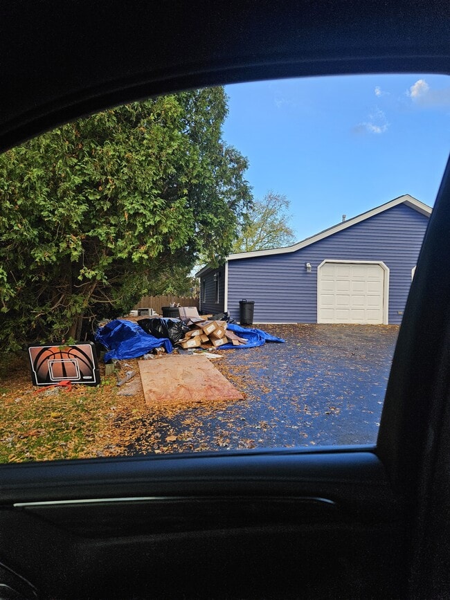 Building Photo - 518 Rita Dr