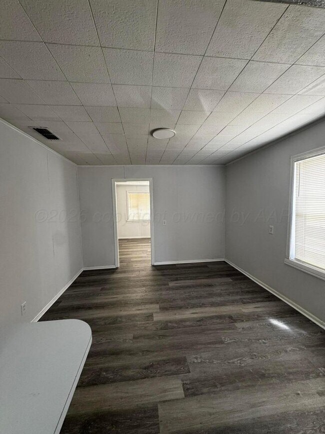 Building Photo - 3/1.5 ready to move in
