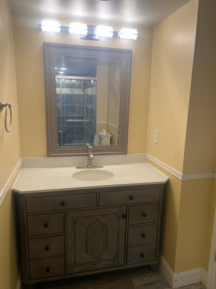 Building Photo - 1108 Bancroft Ave