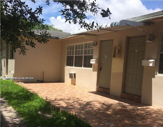Primary Photo - 2031 Jackson Street Apt #2, Hollywood, FL ...