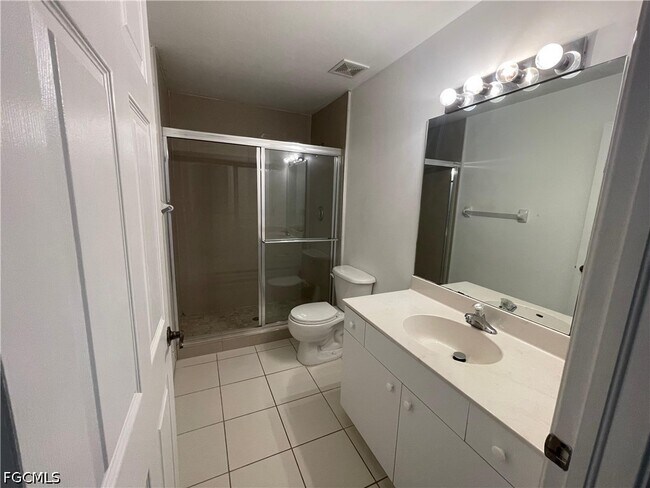 Building Photo - 3637 Pine Oak Cir