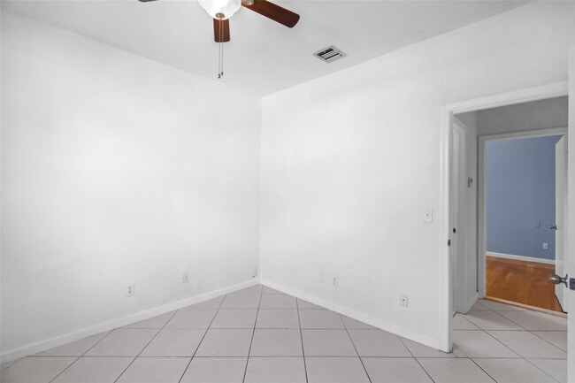 Building Photo - 15250 SW 49th Ct
