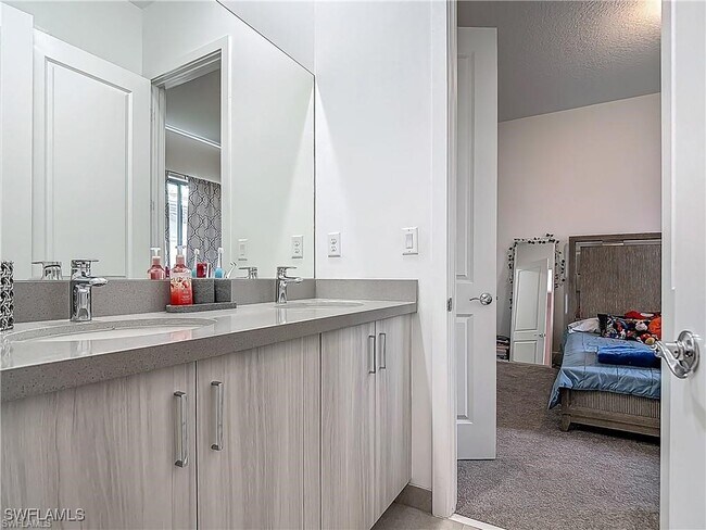 Building Photo - 5285 Marano Dr