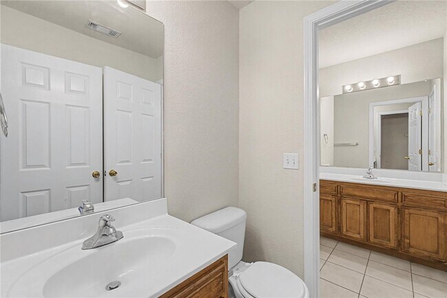 Building Photo - 3102 SW Deerfield Blvd