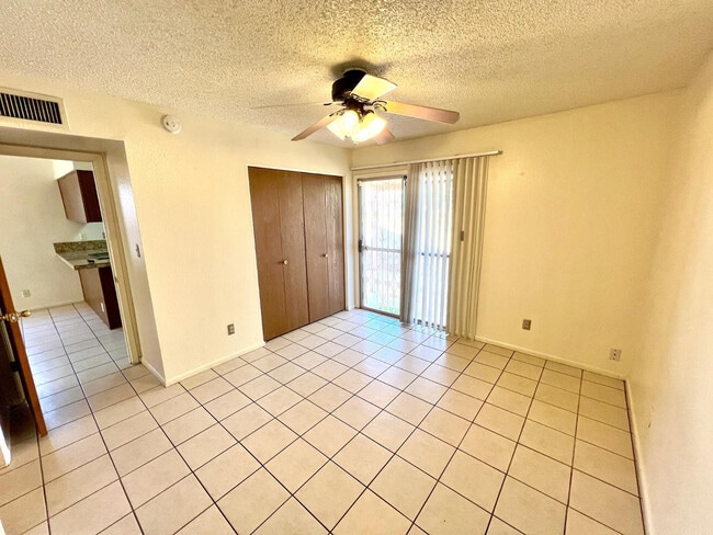 Building Photo - 941 W Enid Cir