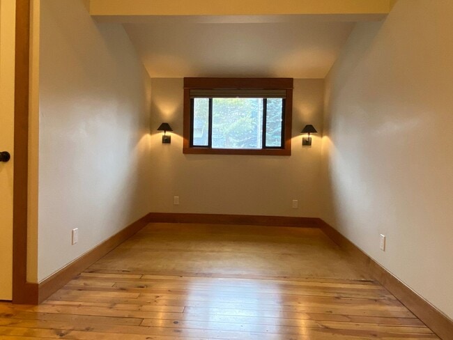 Building Photo - *Unfurnished* Charming, updated and walkable west side 3 BR + den/office